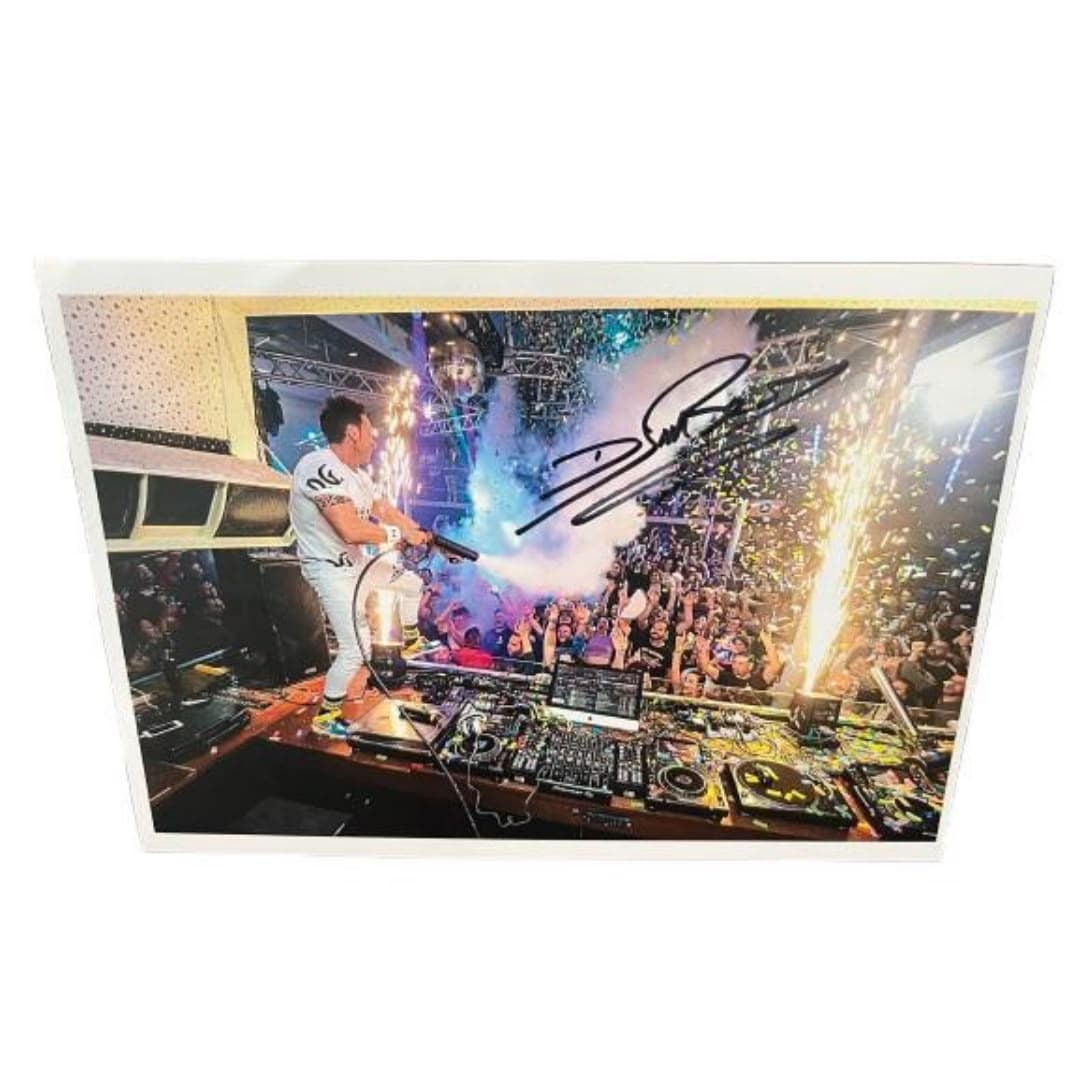 Fotografía promocional coleccionable de concierto de DJ en discoteca con autógrafo