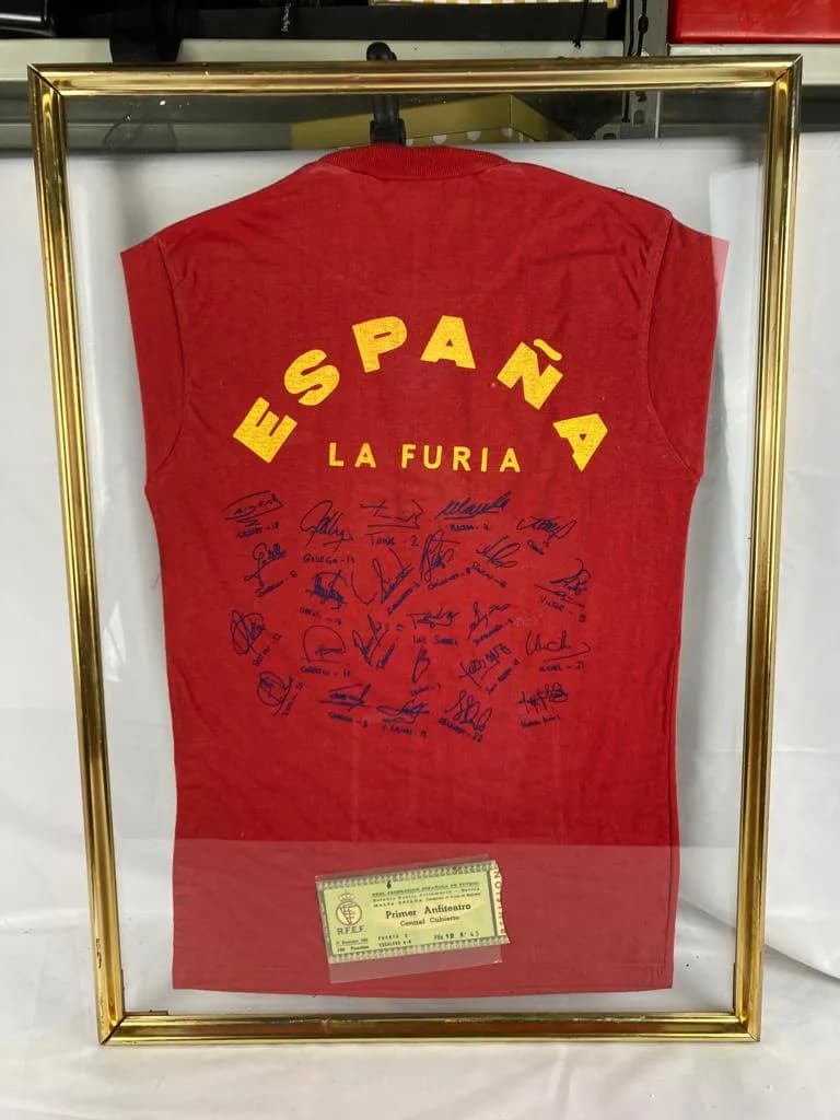 Camiseta España-Malta con entrada y firma