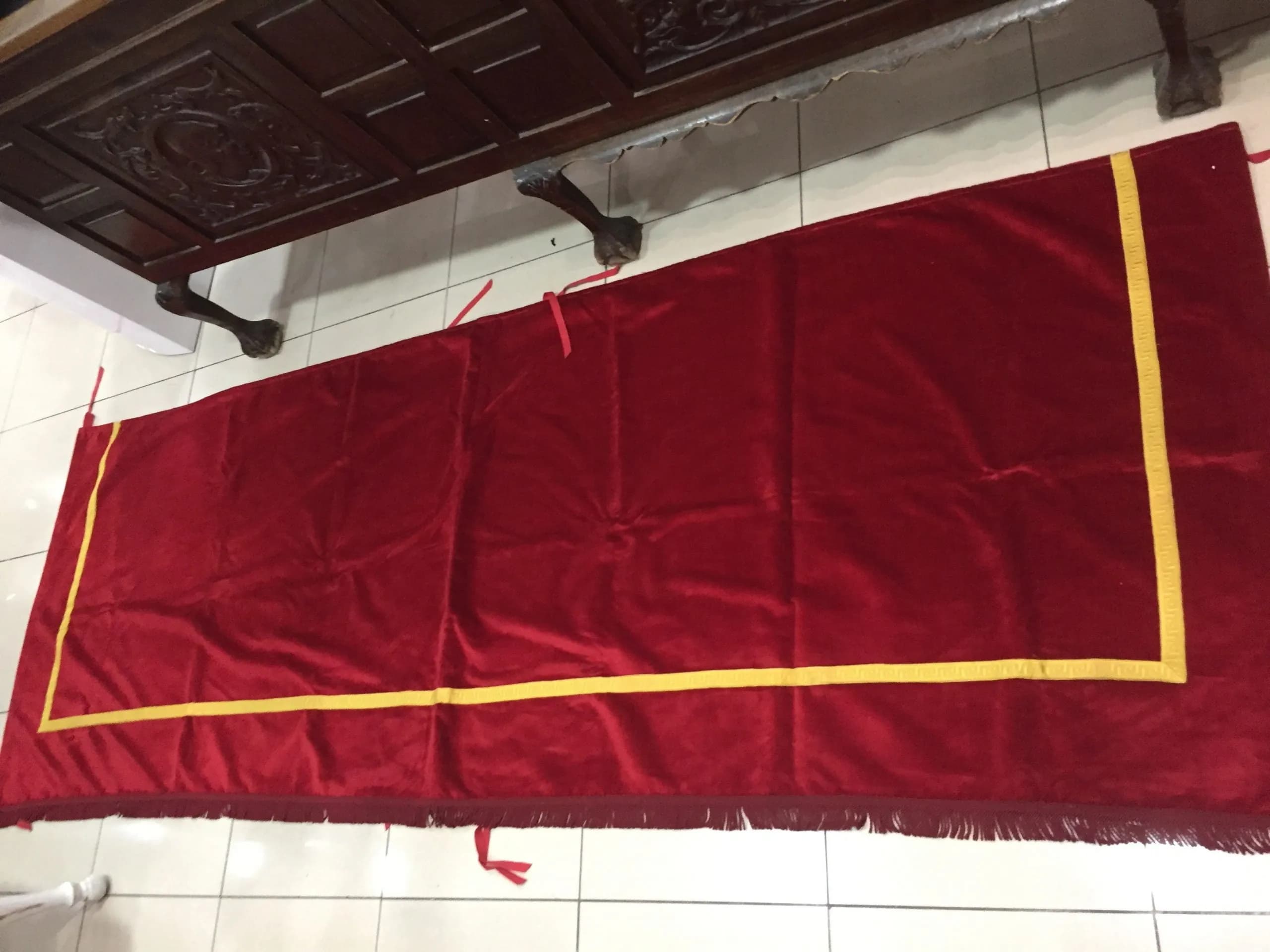 BALCONERA TELA TERCIOPELO, CON BORDADO EN DORADO