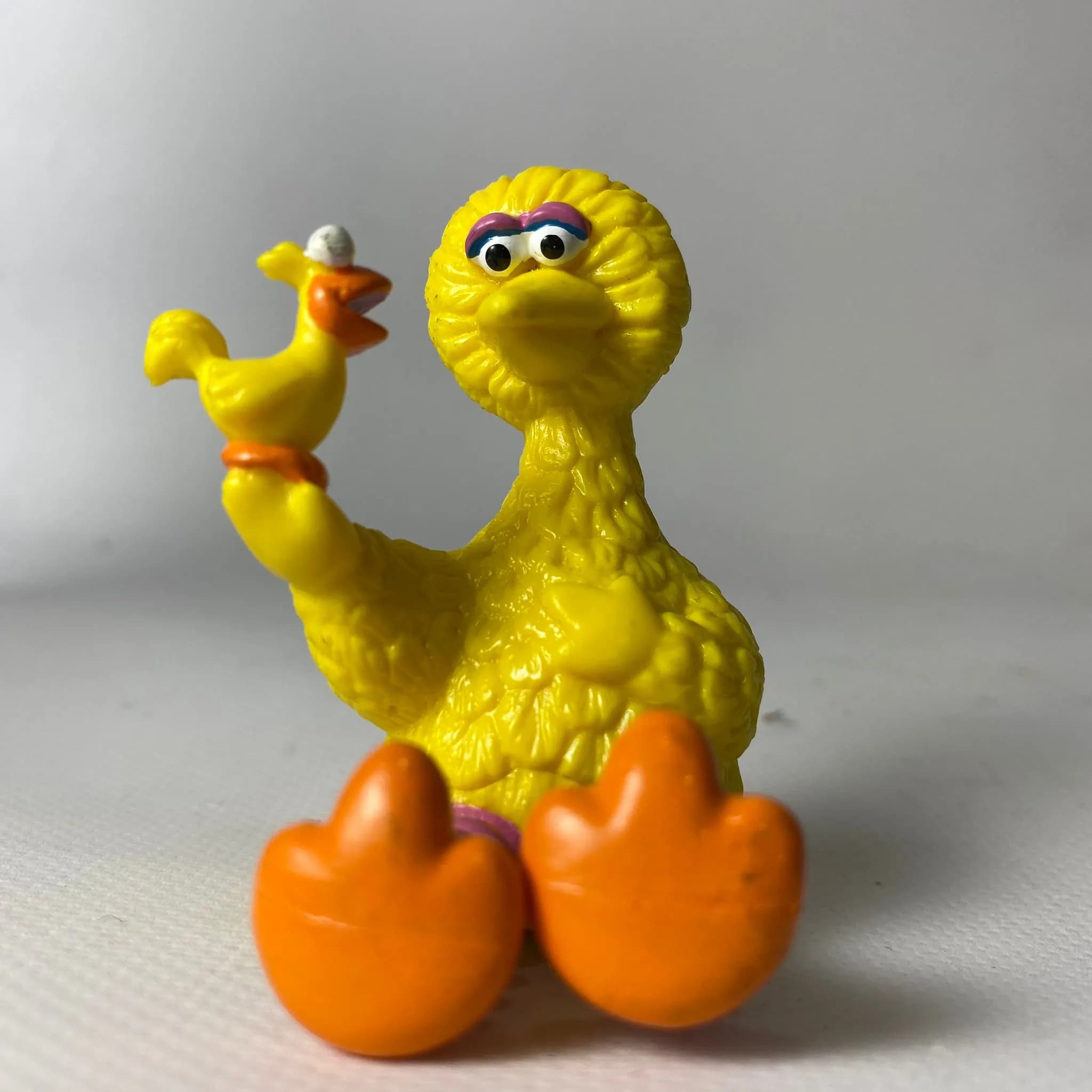 Gallina caponata en miniatura (muñeco PVC)