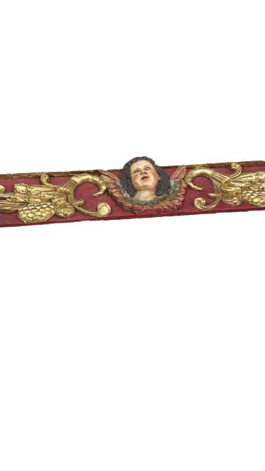 Antiguo retablo religioso en relieve