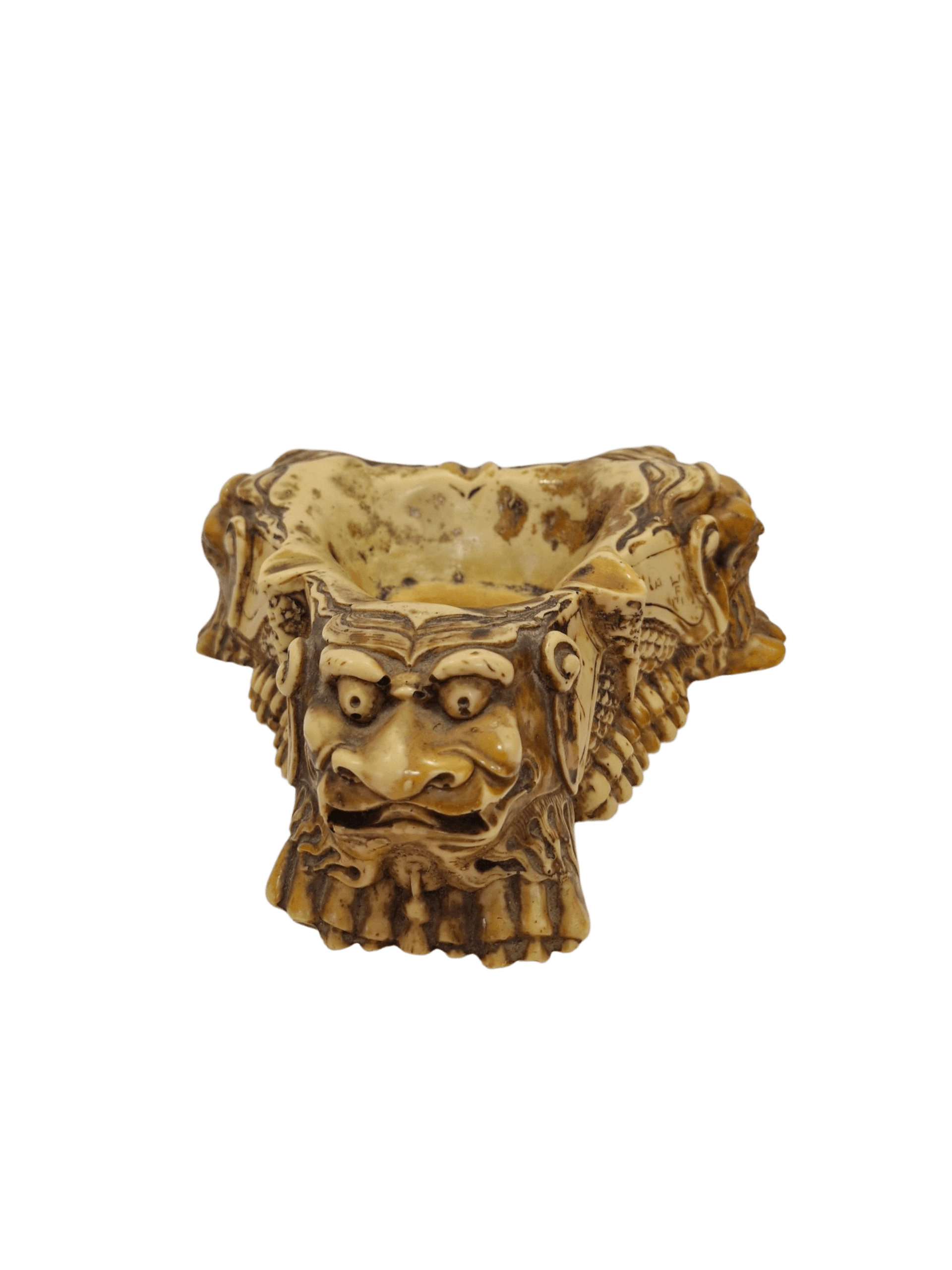 Cenicero asiático tallado