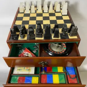 Tablero multijuegos ajedrez casino, con cartas, dominó y ruleta.