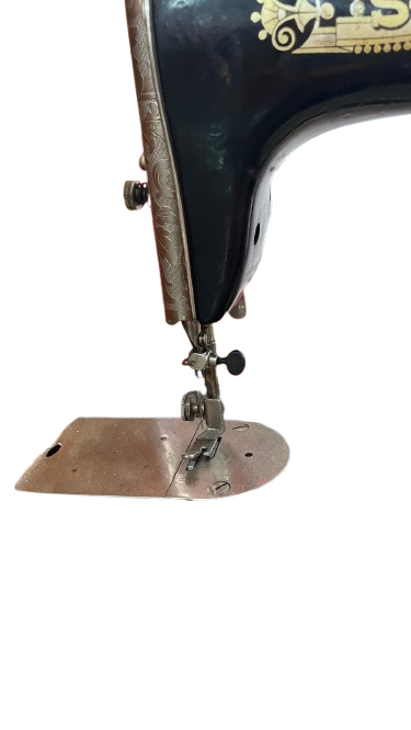 Máquina de coser antigua - Imagen 5