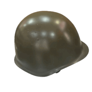 Casco militar vintage en exhibición