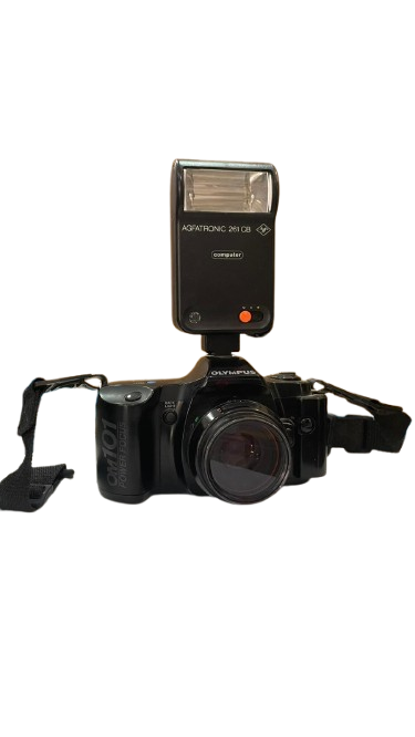 Cámara Olympus OM-10 con Flash Agfatronic 261 CB