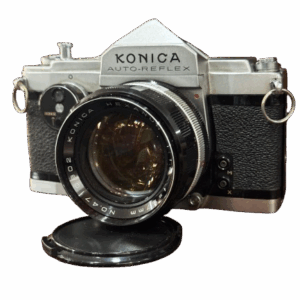Cámara de película SLR Konica Auto-Reflex con lente Hexanon 52mm f/1.8