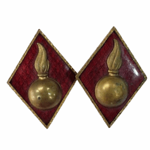 pareja de uniforme militar