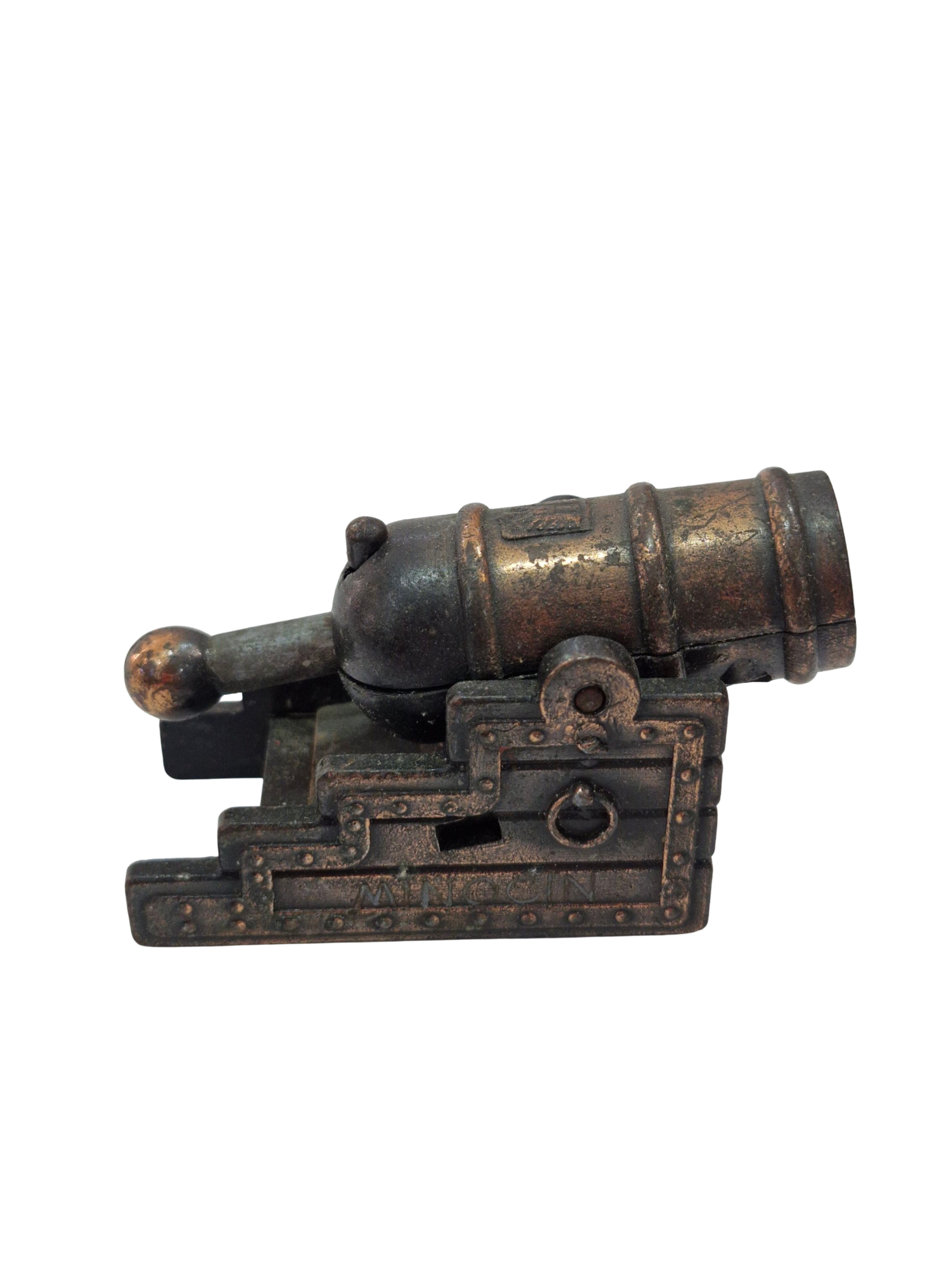 Sacapuntas metálico en forma de cañón - Imagen 3