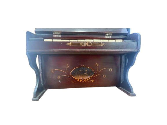 Piano clásico de estilo vintage l - Imagen 3