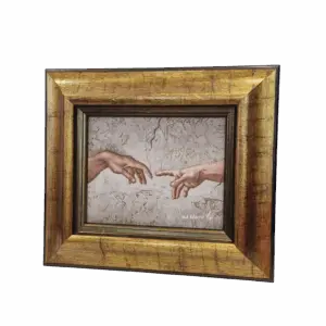 La creación de Adán en marco clásico